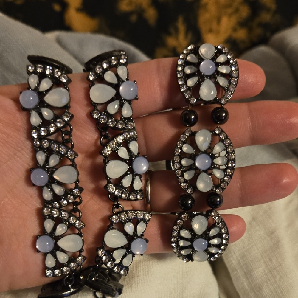 Charming Charlie Nacklace & Bracelet